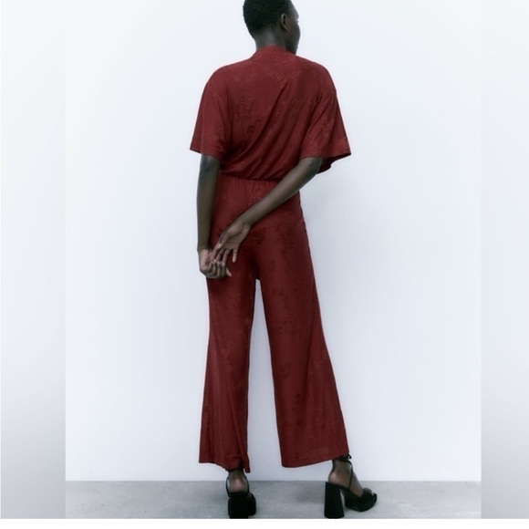 Zara SHORT SLEEVE JUMPSUIT WITH SURPLICE V-NECKLINE. TIED BELT. - Picture 4 of 7